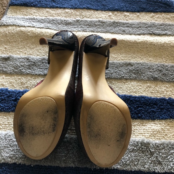 Heels - Picture 3 of 3